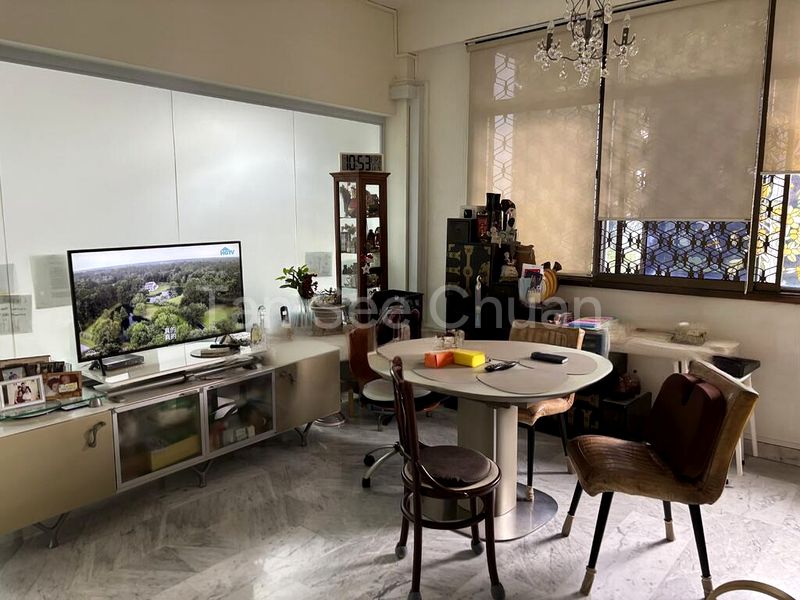 4 Bed Apartment (Condo) for Sale in  Uni Building - Image 3
